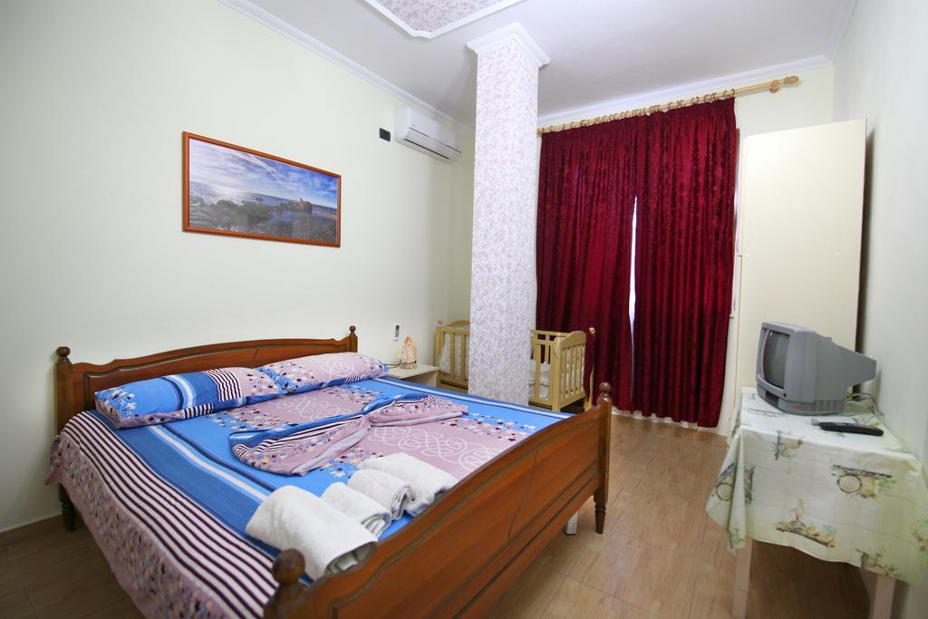 My Home Guest House Durrës Esterno foto